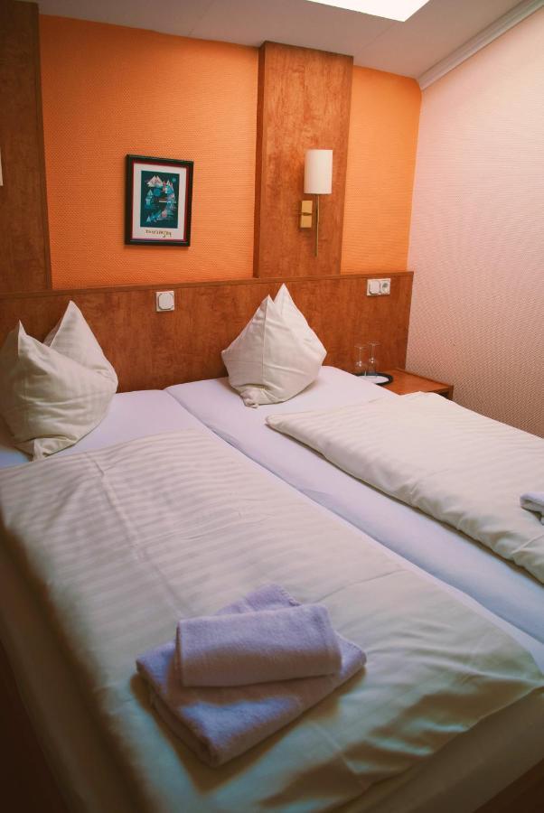 Hotel Am Bahnhof ไวล์บวร์ก ภายนอก รูปภาพ
